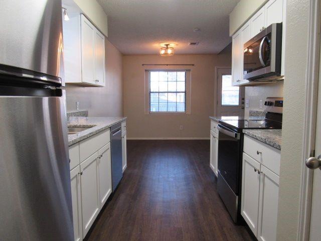 Building Photo - 536 Clover Dr