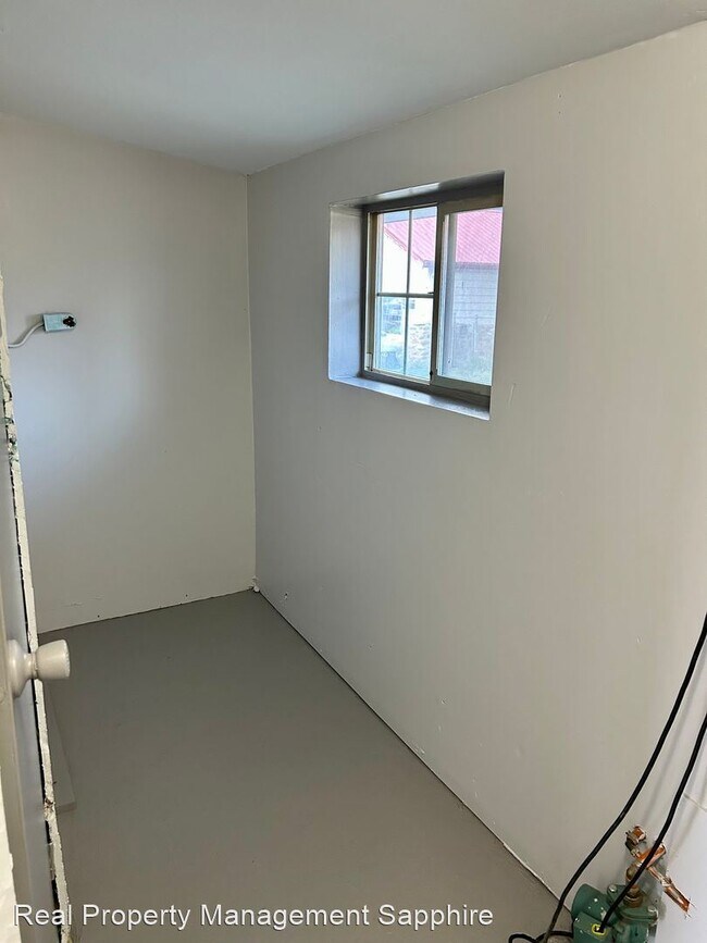 Foto del edificio - 3 br, 1 bath House - 465 Willoughby Lane