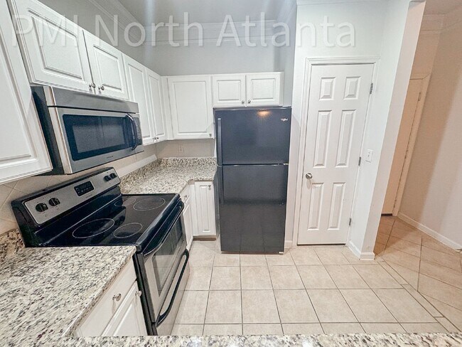 Building Photo - Dundwoody Condo!