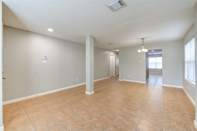 Building Photo - 1823 Usher Ct