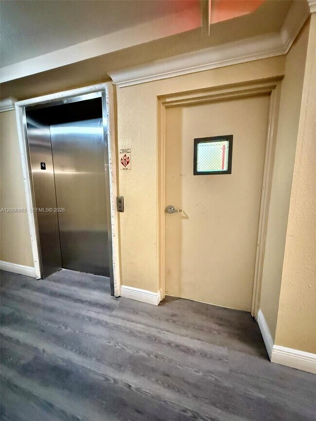 Foto del edificio - 2475 NW 16th St Rd