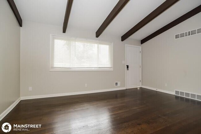 Foto del edificio - 6852 N Montrose Ave