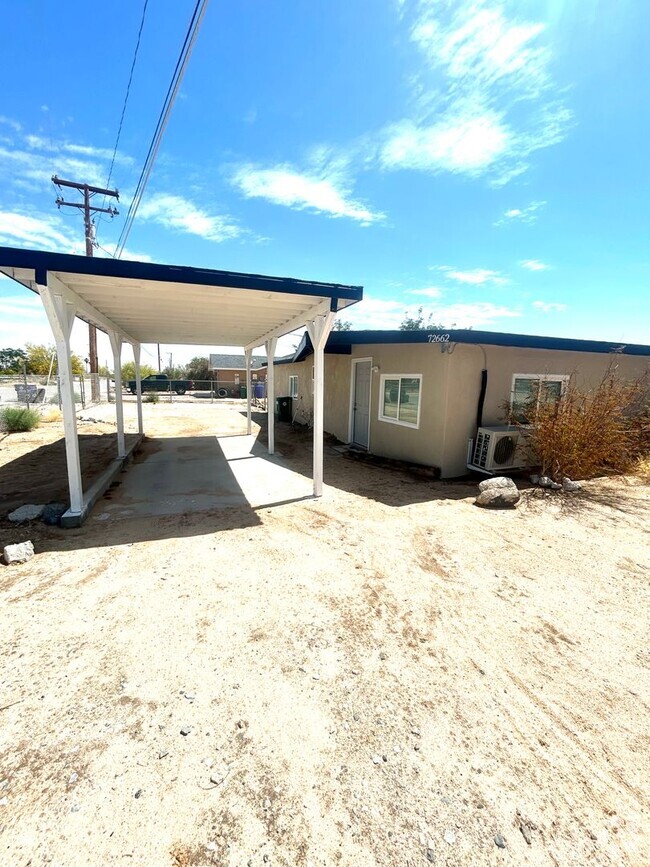 Building Photo - 72662 Sunnyslope Dr