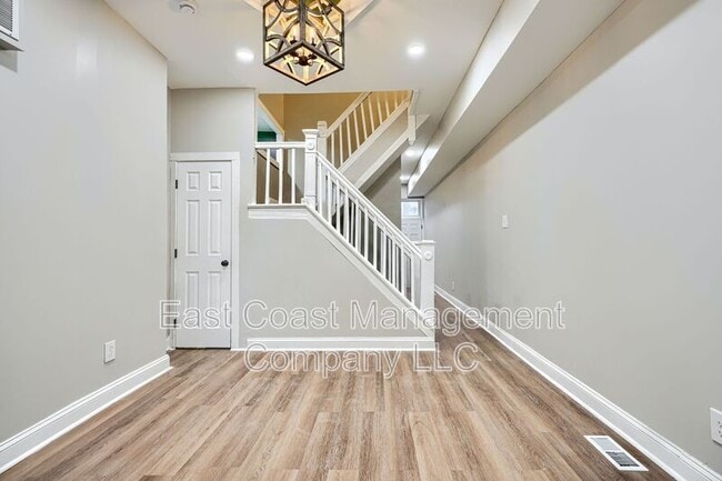 Building Photo - 319 S Mount St