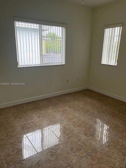 Foto del edificio - 350 NE 31st Terrace