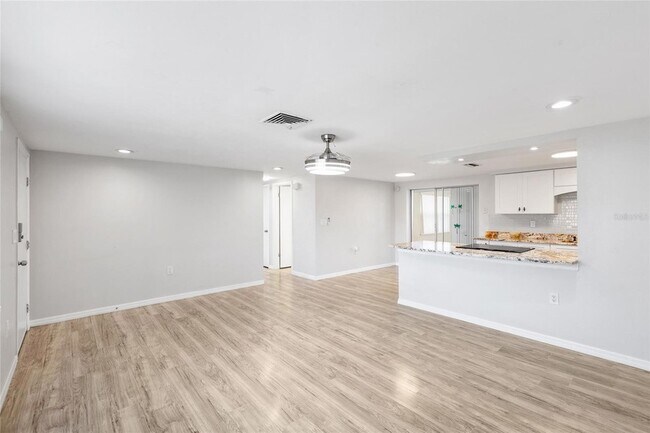 Building Photo - 5648 Saren Dr