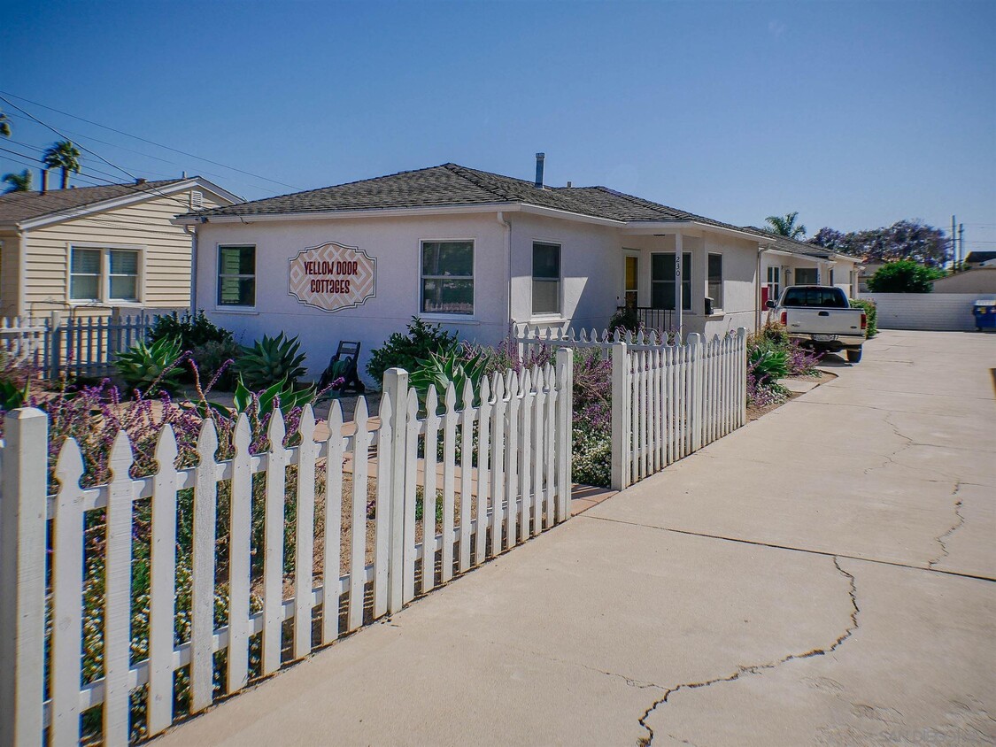 Primary Photo - 230 Twin Oaks Ave