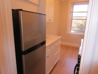 Building Photo - 110 Riverway