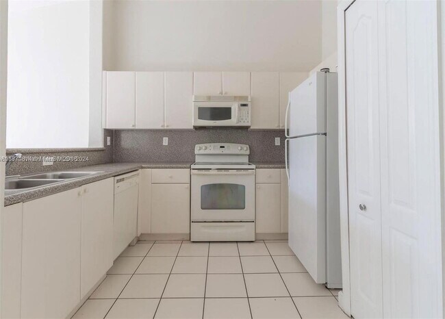 Building Photo - 2755 SE 16th Ave