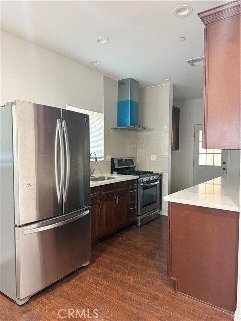Foto del edificio - 3718 Earle Ave