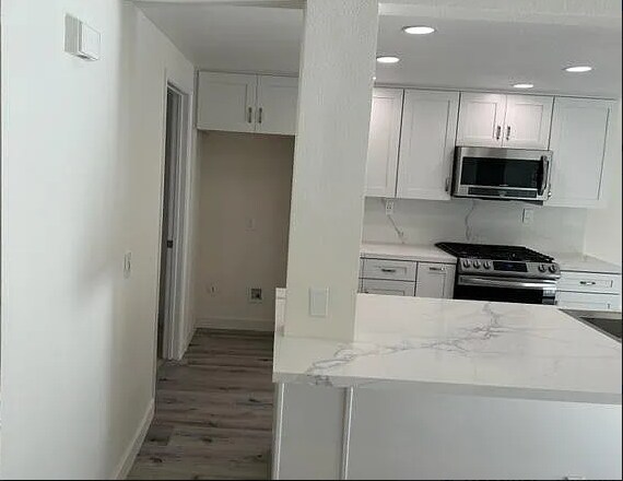 Building Photo - 27420 Iris Ave