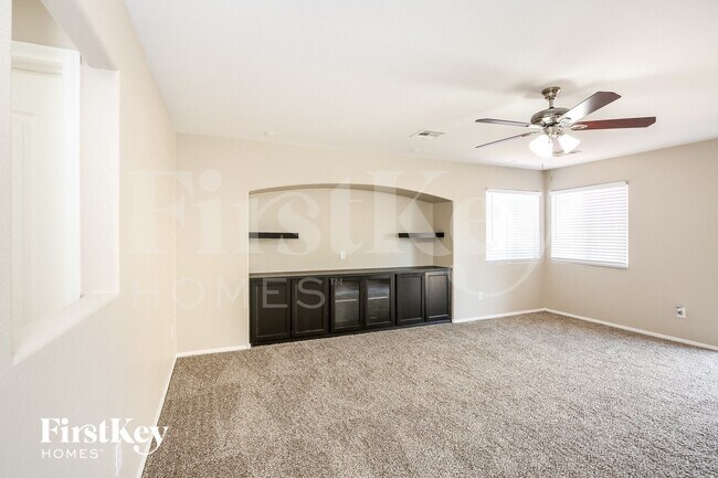 Foto del edificio - 420 Orchid Oasis Ave