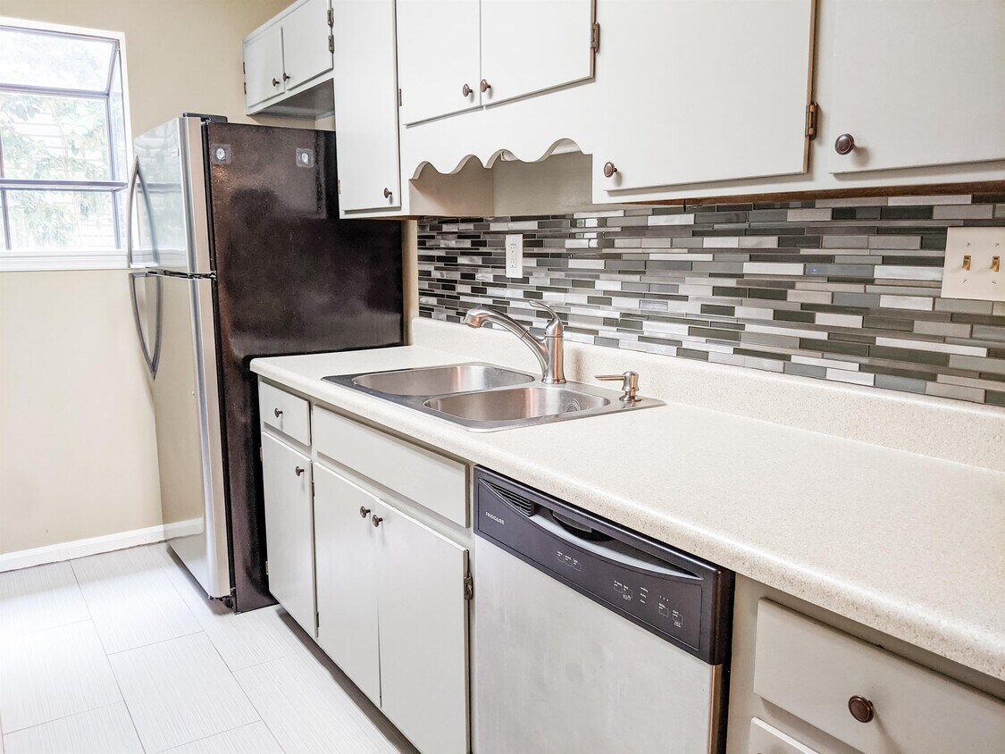 Foto principal - 3724 Rockbrook Ct