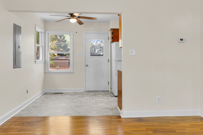 Foto del edificio - 3504 Powell St