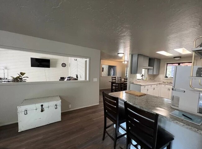 Foto del edificio - Quiet 3 Bedroom 2 Bathroom House