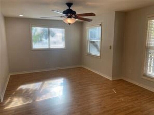 Sala de estar y comedor - 5943 General Haig St