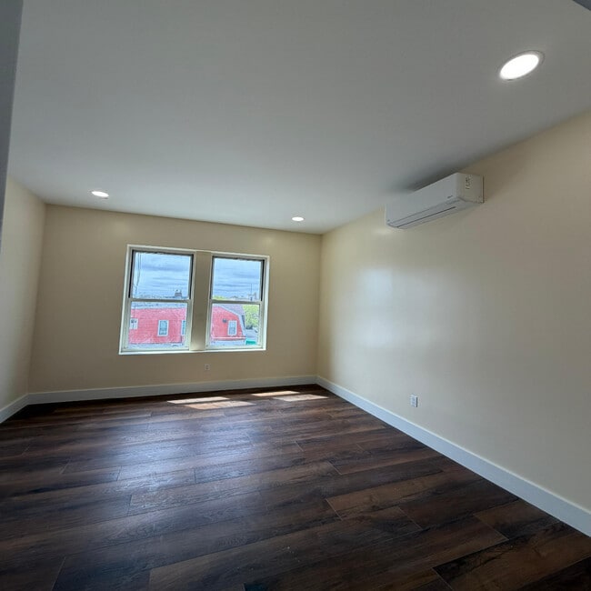 Building Photo - 9104 43rd Ave
