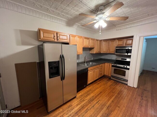 Building Photo - 9 Washington Pl