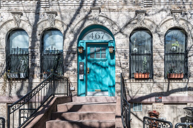 Building Entrance - 467 Hancock St