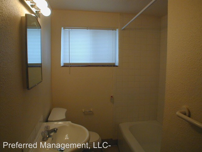 Building Photo - 1507 Hot Springs Ave