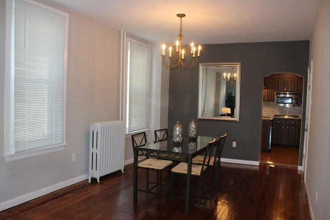 Foto del edificio - Three Bedroom Roxborough Townhouse Availab...