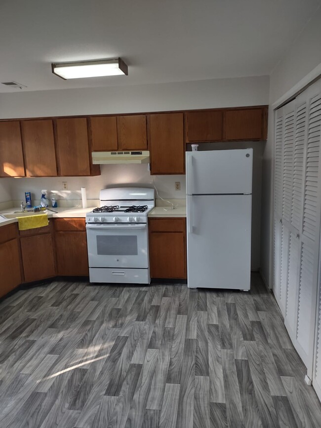 Building Photo - 53 Woodlake Manor Dr