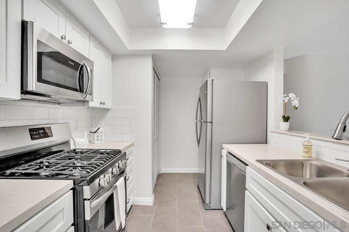 Foto principal - 9346 Twin Trails Dr