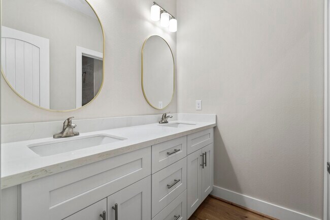 Foto del edificio - 404 Forest Hill Blvd