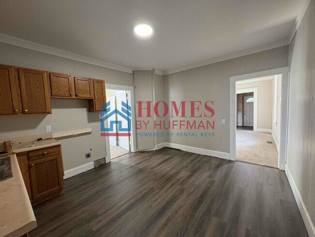Building Photo - Two Bedroom House | Move In Ready