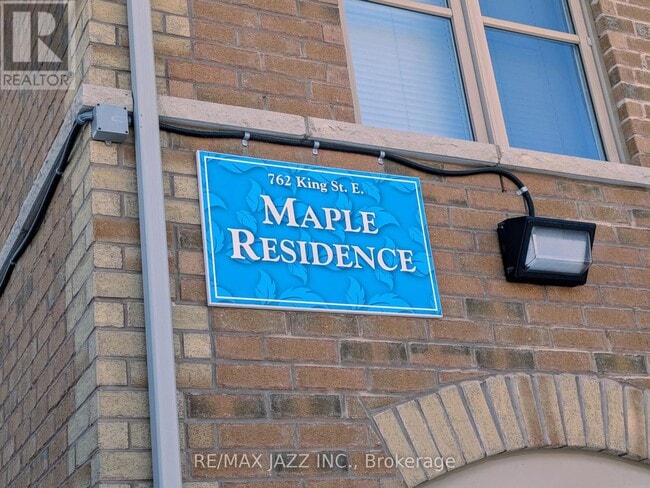 Building Photo - 762 King St E