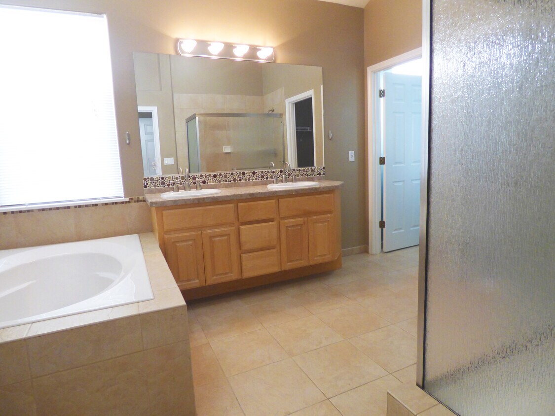 Foto principal - 5342 NW Skycrest Parkway