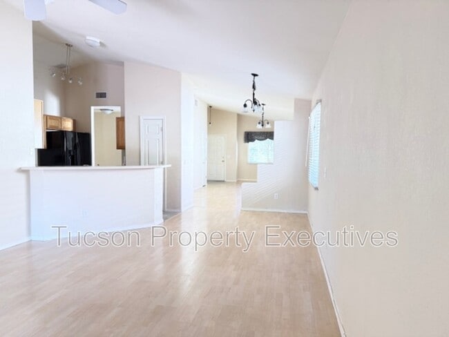 Building Photo - 13256 N Hammerstone Ln