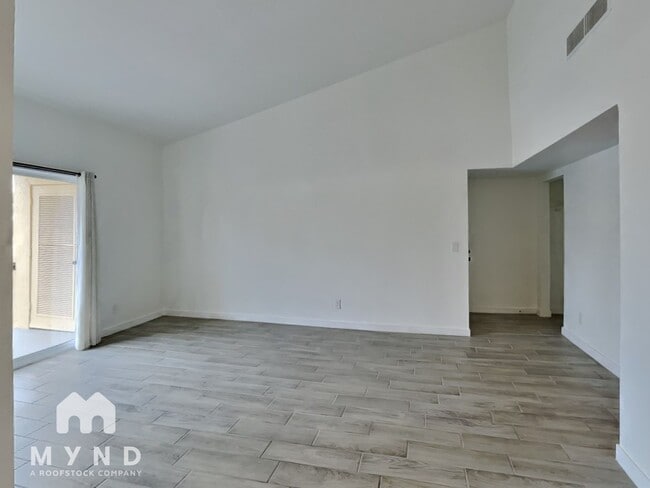 Building Photo - 828 S Langley Ave