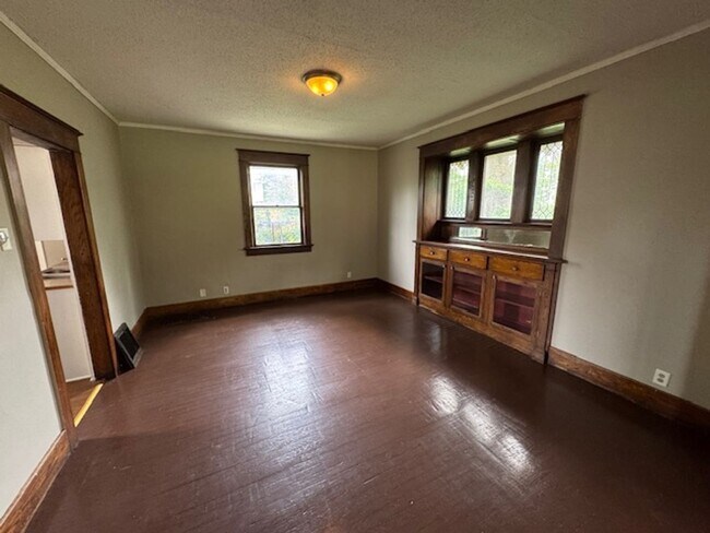 Building Photo - 414 Rose Ln