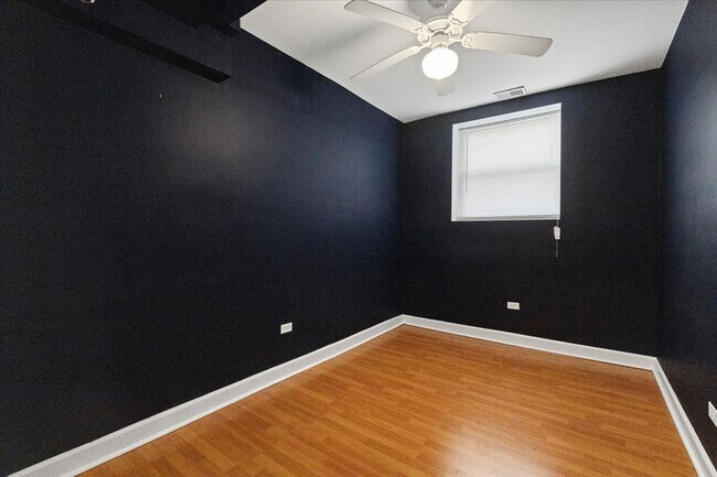Foto del edificio - 3702 N Sheffield Ave