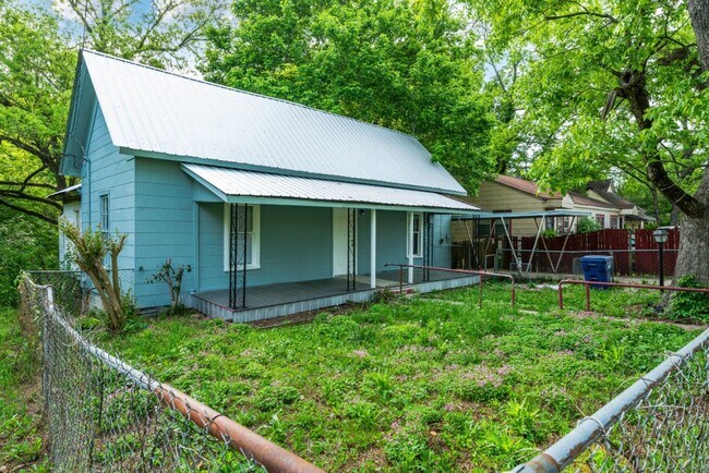 Foto del edificio - Move-In Ready House for Rent in Talladega!...