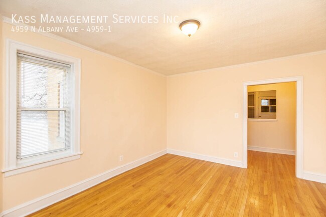 Foto del edificio - 4959 N Albany Ave