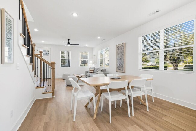 Foto del edificio - 1337 Van Buren Ave