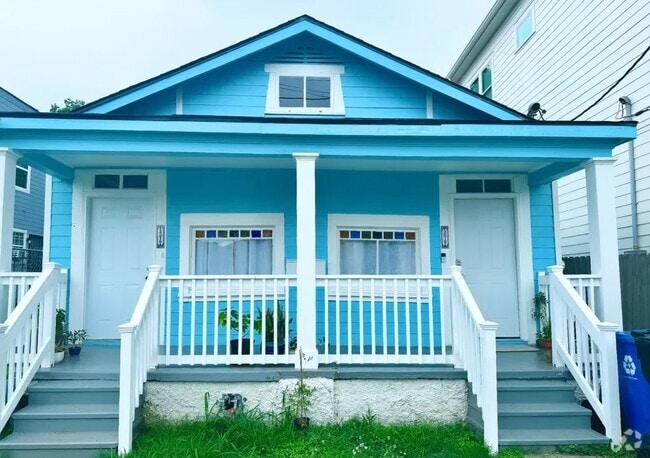 Front - 2616 Soniat St