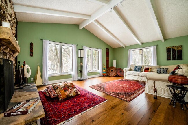 Building Photo - 9431 Dunewood Dr