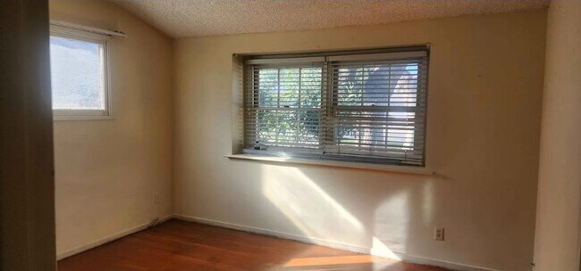 Foto del edificio - 2668 W Stanley Ave