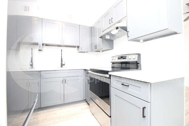 Foto del edificio - 745 W McMurray Blvd