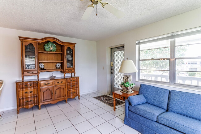 Building Photo - 393 Northampton S