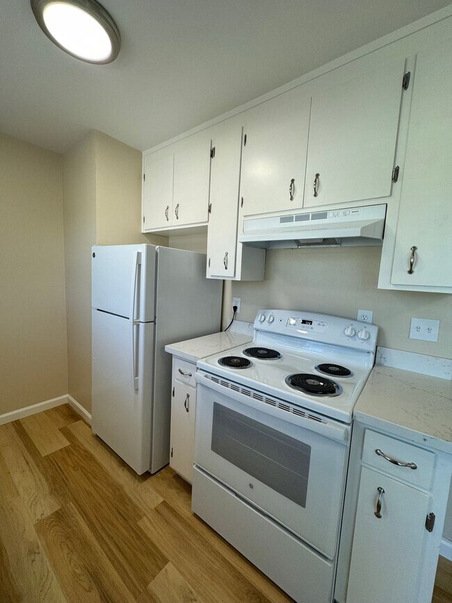 Foto del edificio - Bright and Spacious, 1 bedroom 1 bath upst...
