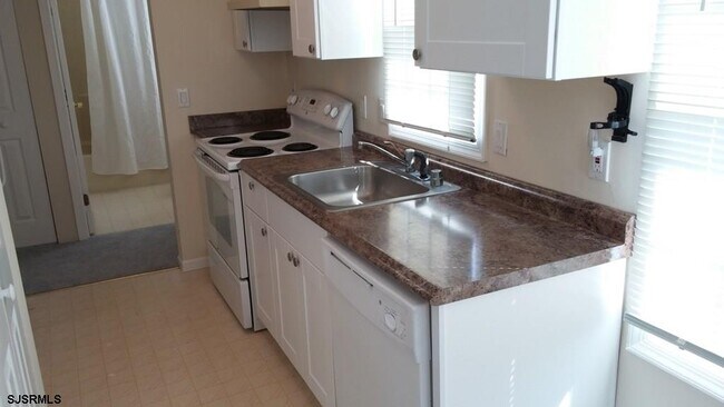 Building Photo - 12 Galleon Ct