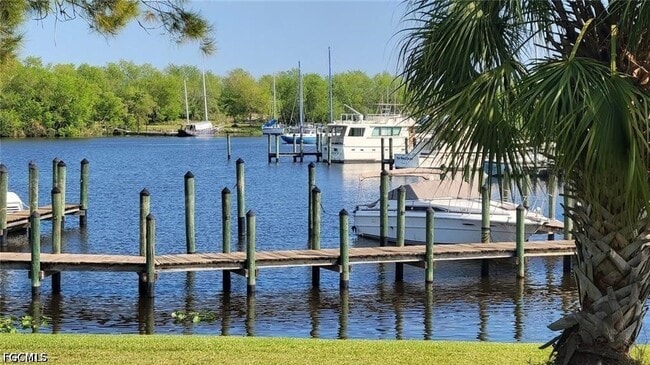 Building Photo - 1064 Villa Dr