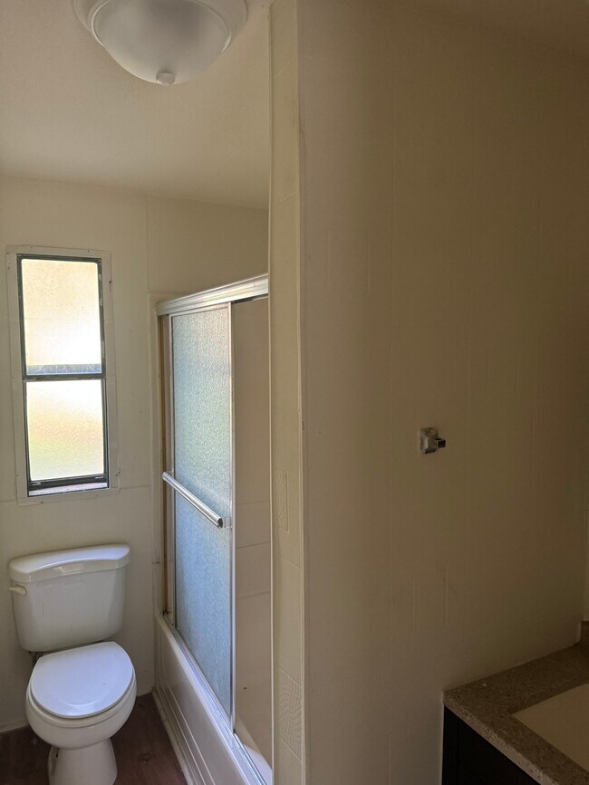 Foto del edificio - 245 Deerfoot Rd
