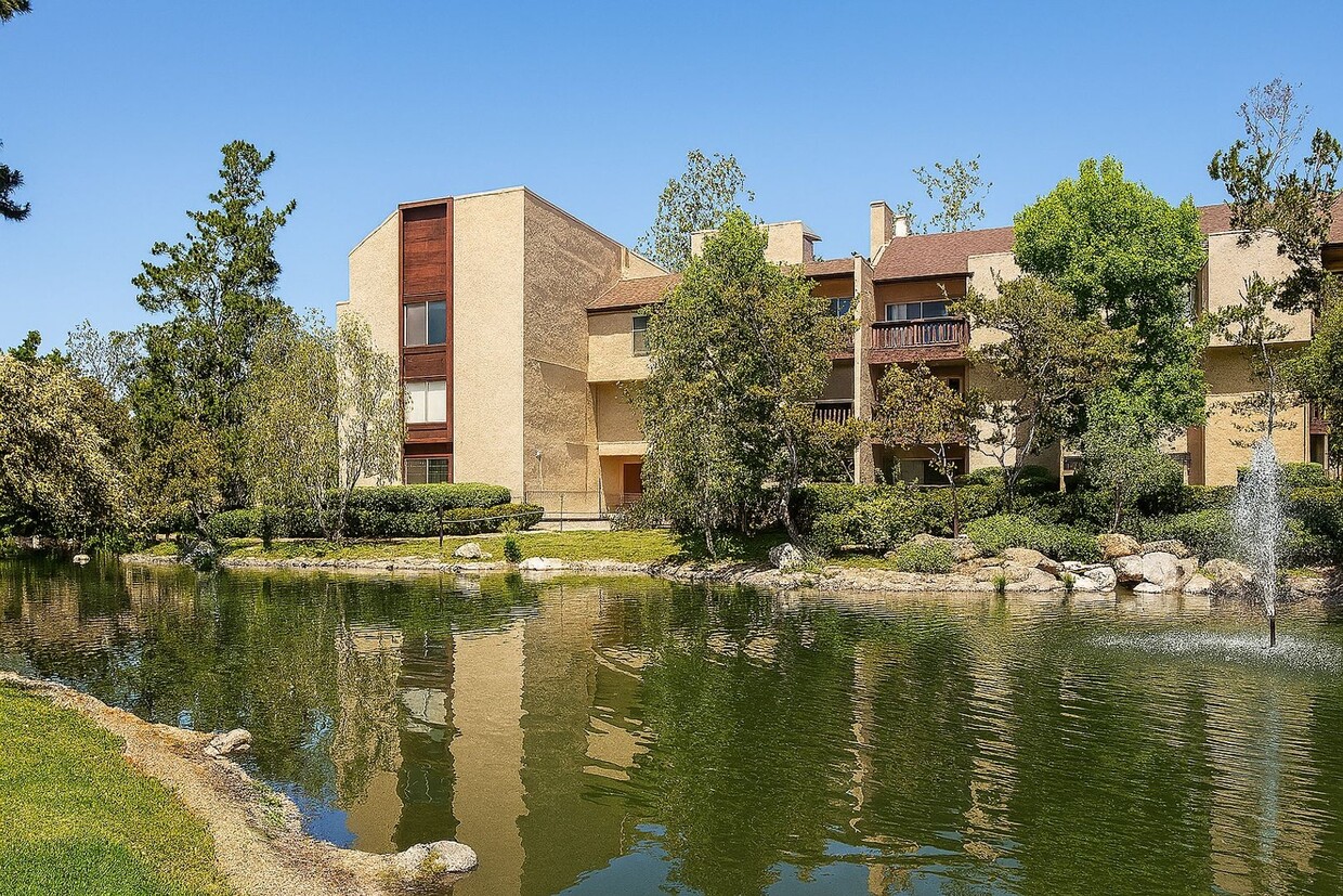 Primary Photo - For Rent: 1 Bed / 1 Bath Condo in Lakeside...