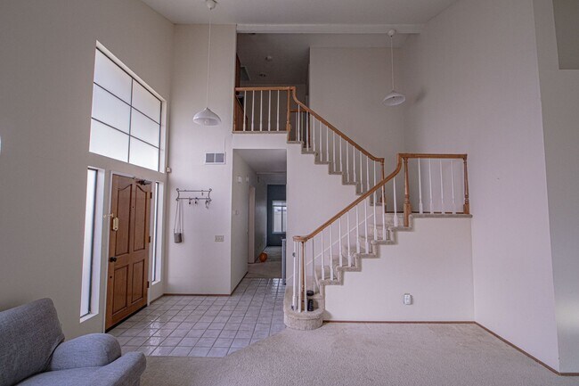 Building Photo - A beautiful house 3 bed/ 3 bath in Rancho ...