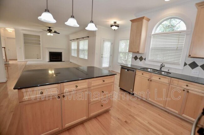 Building Photo - 11333 Fountaingrove Dr